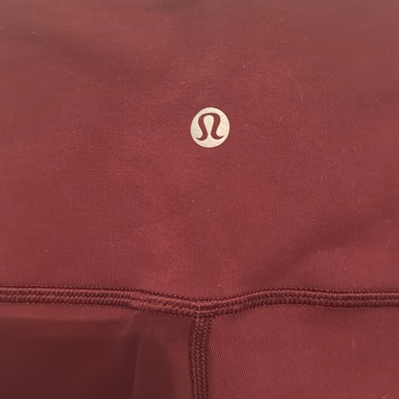 Lululemon 25” tight in size 10 in Red Merlot - Picture 3 of 4